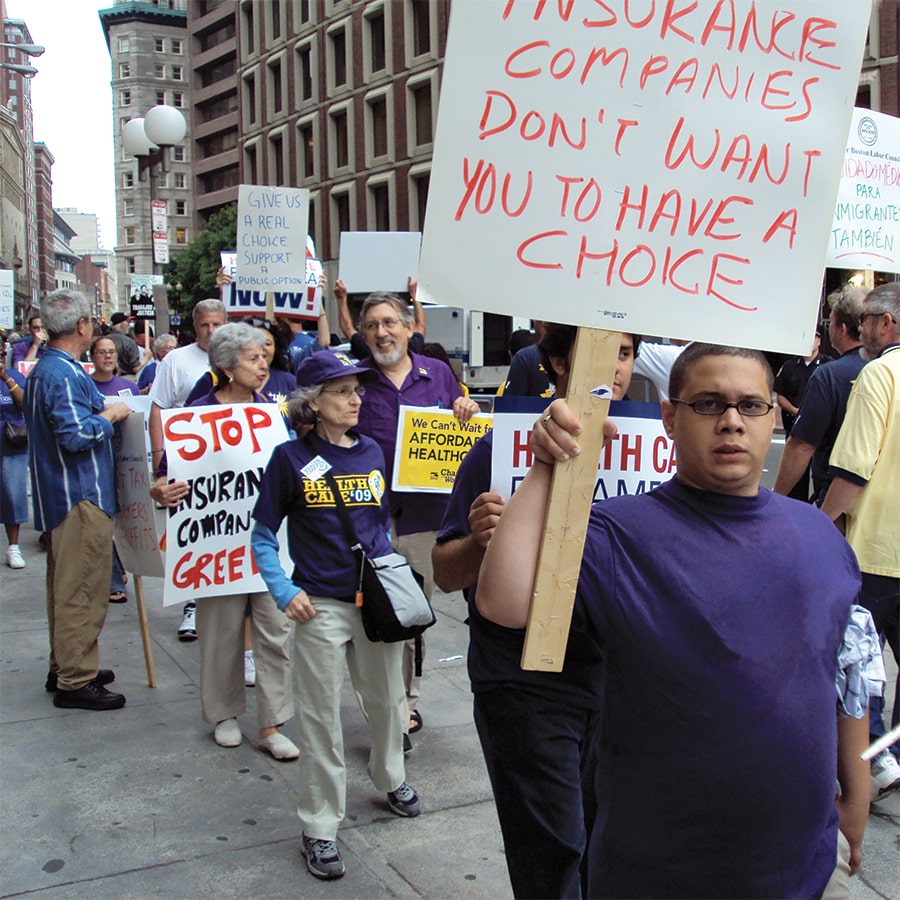 workers in picketing line